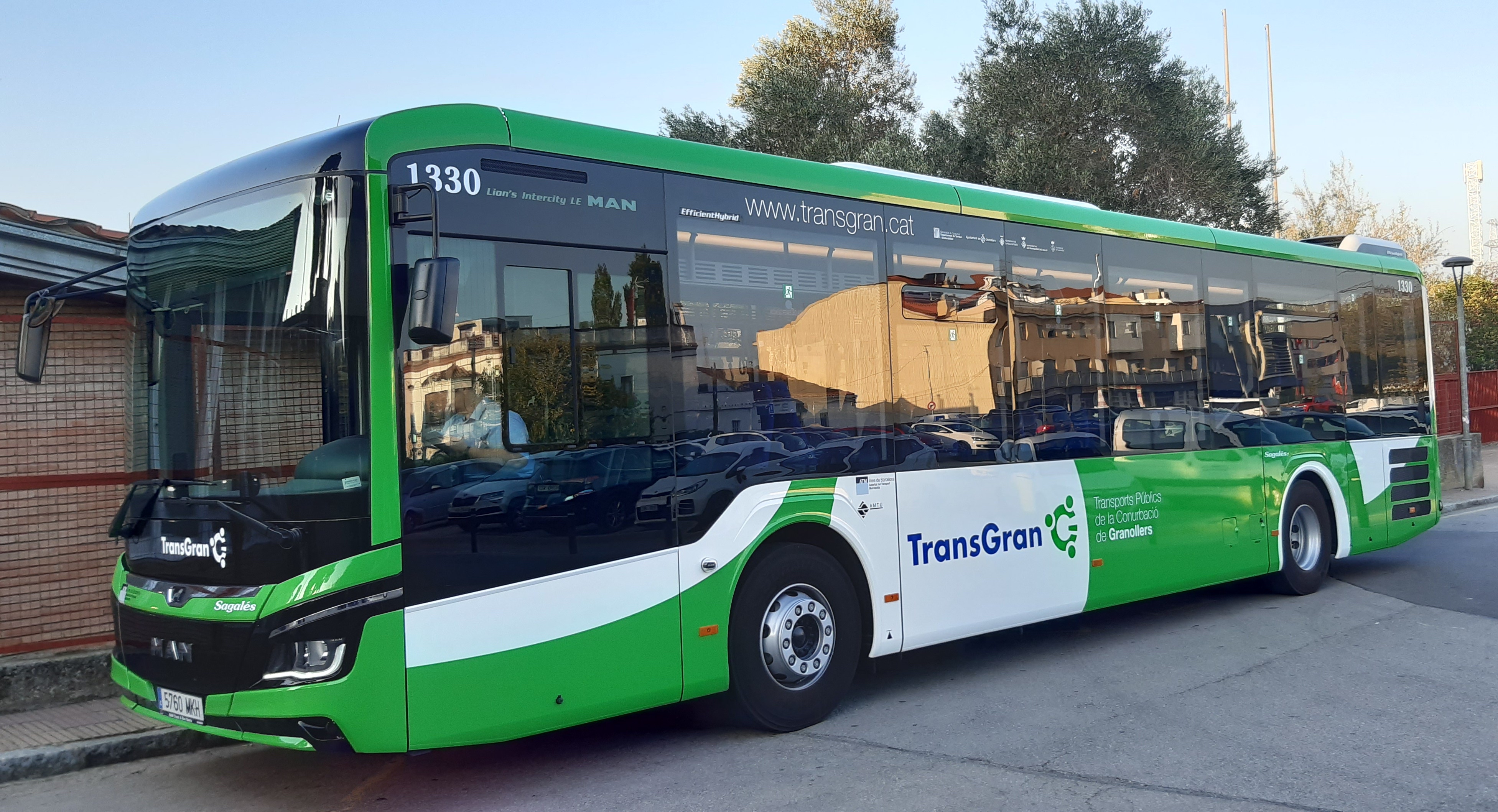 La línia de bus interurbana L51 incorpora vehicles híbrids per reduir emissions contaminants i acústiques