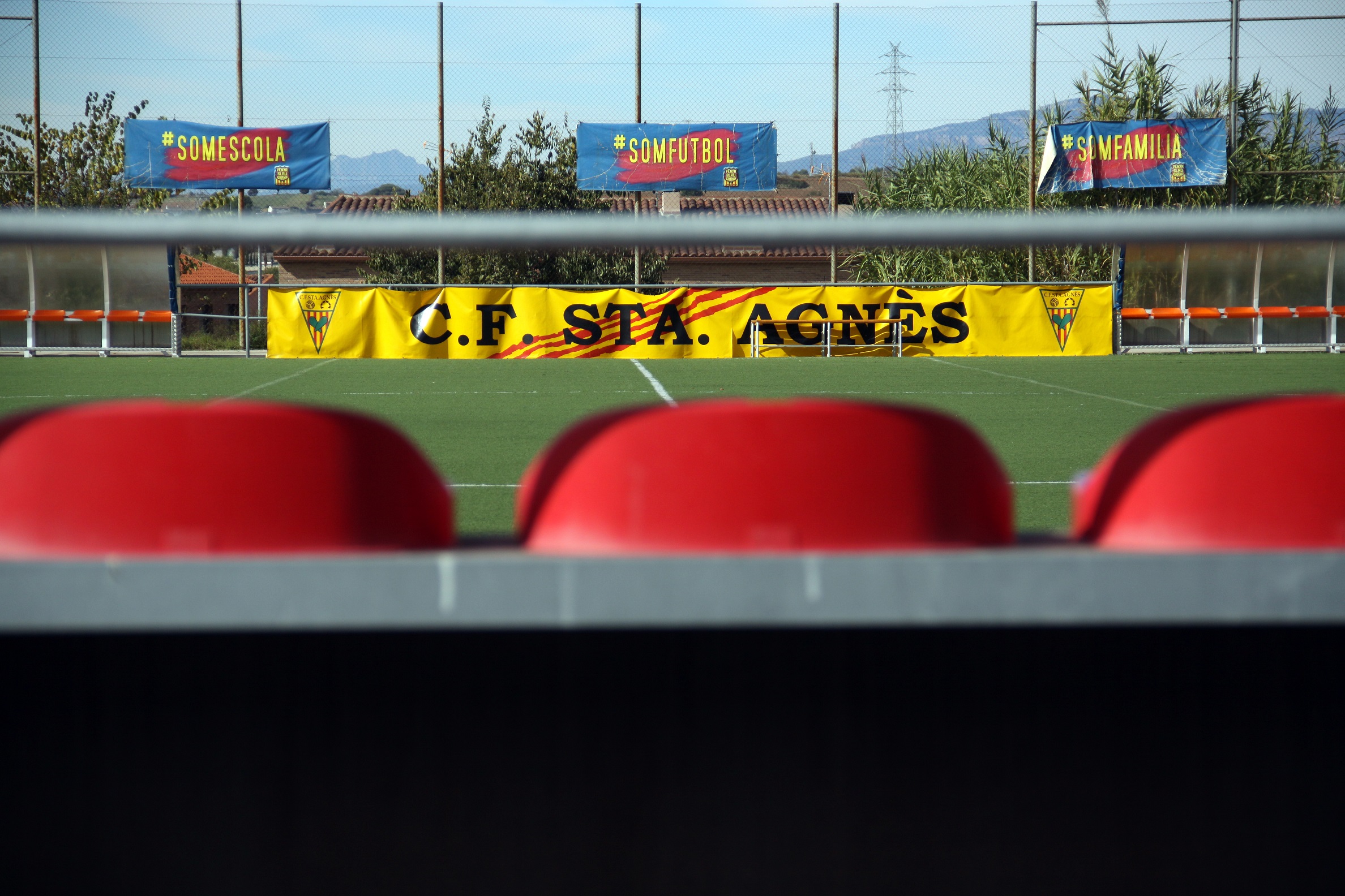 El camp de futbol municipal de Santa Agnès estrena el sistema de reg