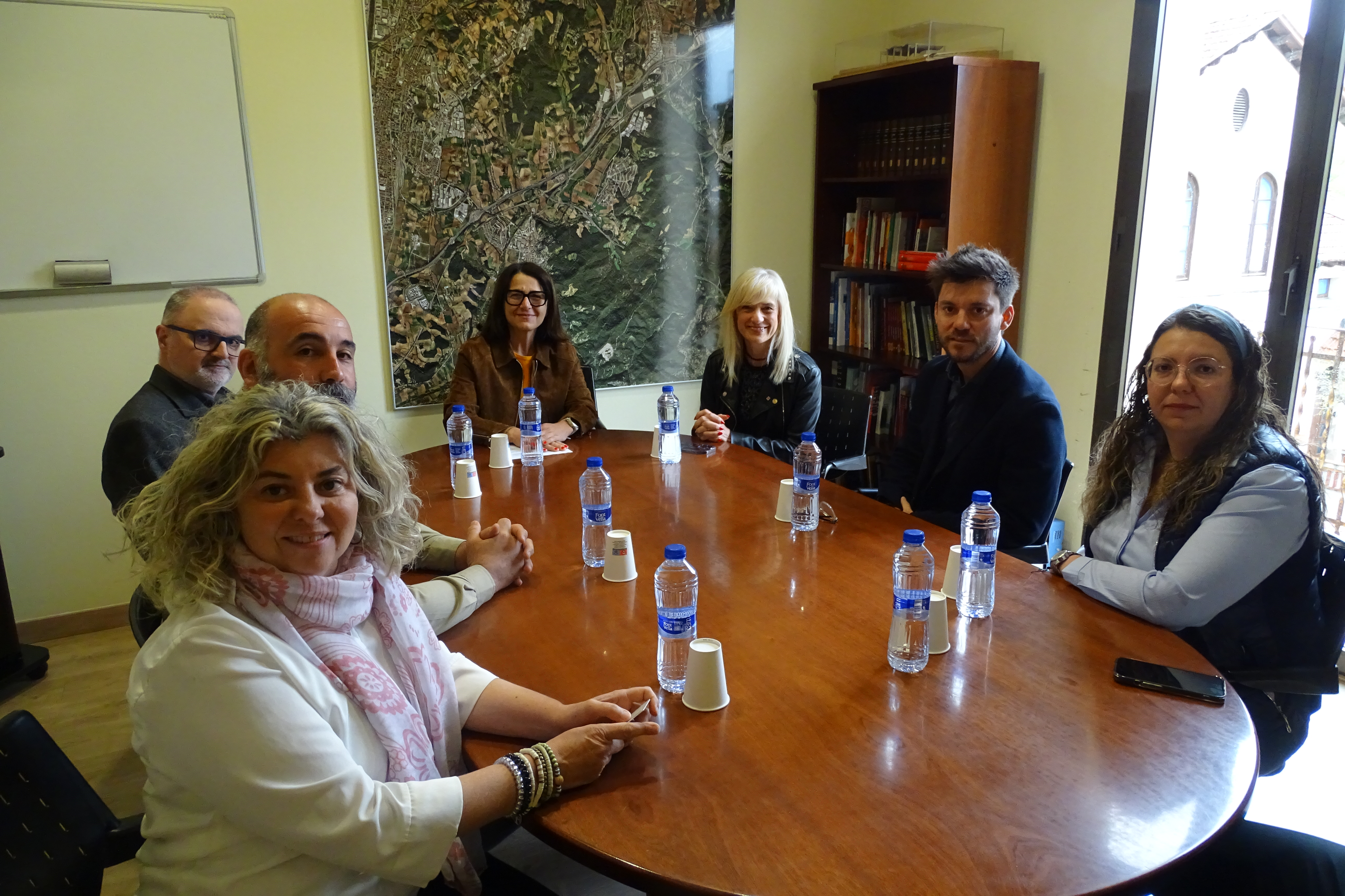 La delegada del Govern a Barcelona, Pilar Díaz, visita l'Ajuntament per col·laborar en el desenvolupament urbanístic i social de la Roca del Vallès