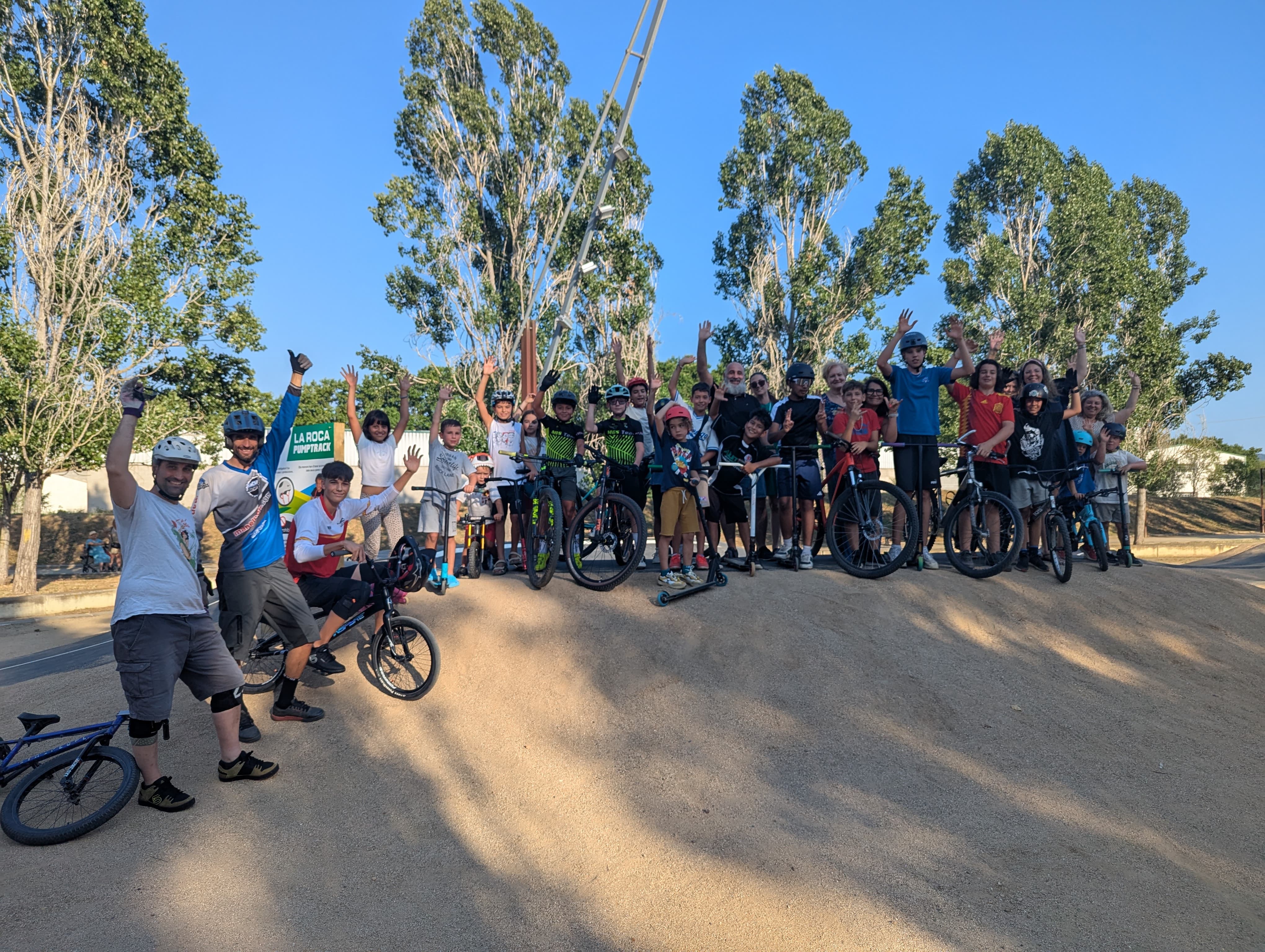 El Parc de la Creu de la Torreta estrena un nou circuit de pumptrack per a totes les edats